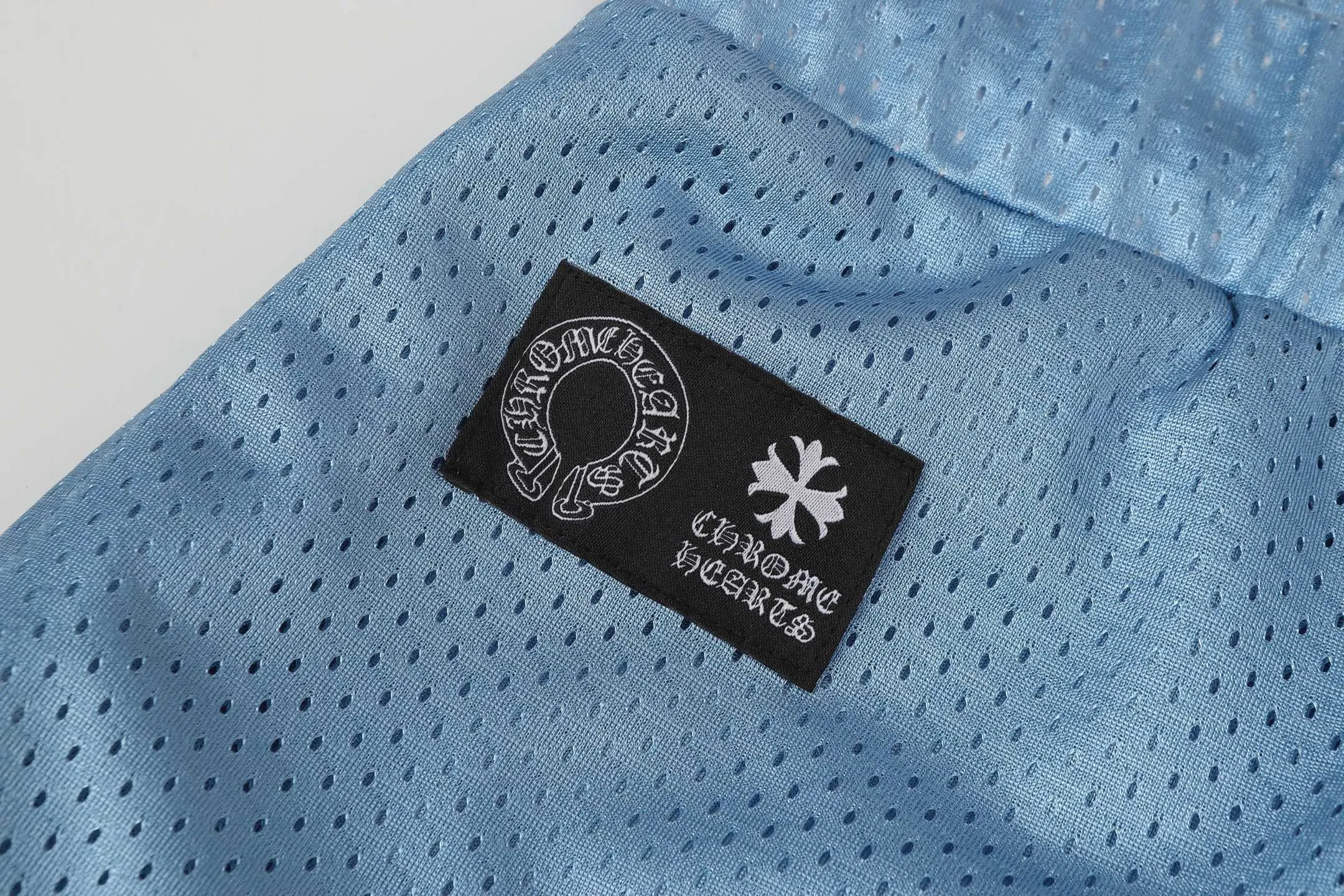 P160 Chrome Hearts CH Chrome Hearts popular Sanskrit printed mesh double-layer ice hockey jersey sports suit. Uses direct injection imported machine printing. Hardware accessories are all ground and customized. Correct configuration. Black 2025 Chrome Hearts authentic packaging. 300 grams of custom-made dyed mesh. Large version. Loose and stylish. Different from lower versions. Slim and long version with upper body and hip stretch. 100% commitment: top quality. Not fast food. The highest version on the market. Top quality - different from ordinary versions on the market. If you care about quality, you should also respect the price. Absolutely 0 after-sales service and 0 return rate so far. It’s hard not to love the style - 300g mesh custom-dyed fabric - Correct high-density main mark, washed tag, hand-sewn
